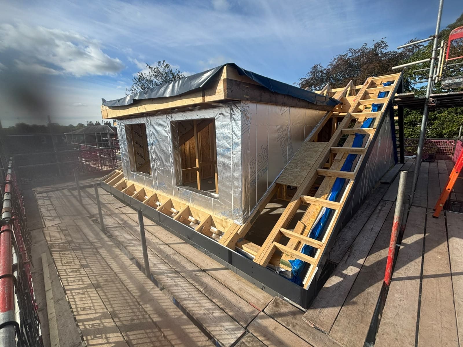 Timber roof structure with wrapped wall panels